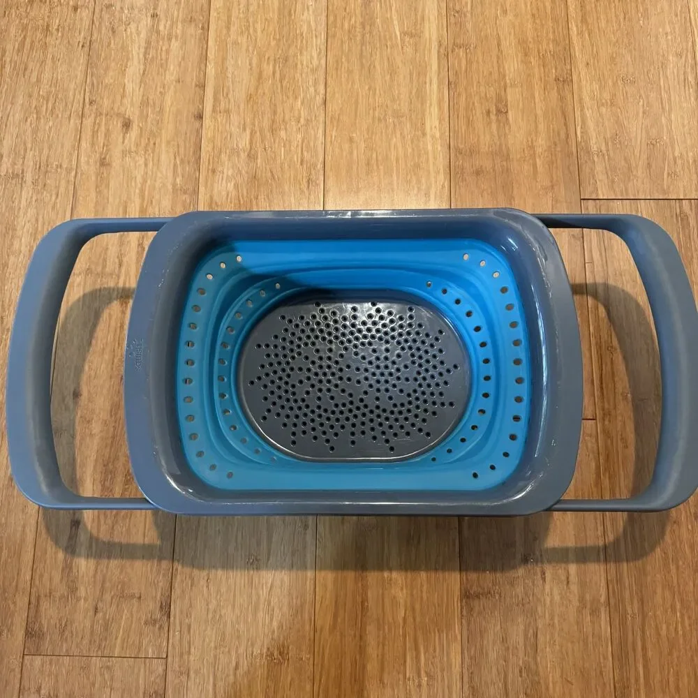 Blue and Gray Expandable and Collapsable Colander